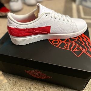 NWT Air Jordan Centre Court